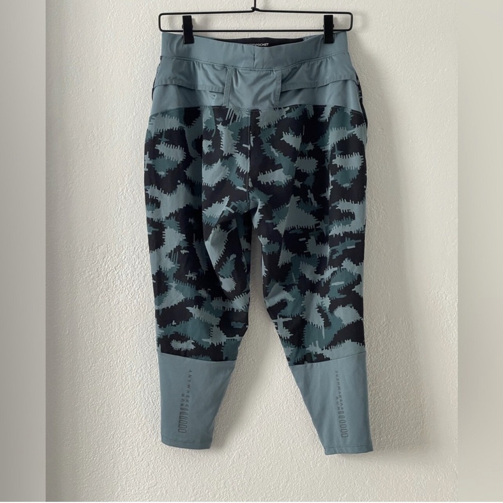 Under Amour Run Anywhere Printed ¾ Pants 1356165 Size M $100 - Picture 3 of 5